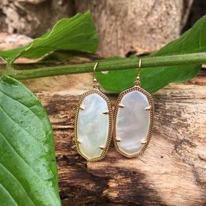 🌷 Elle Earrings Ivory MOP🌷